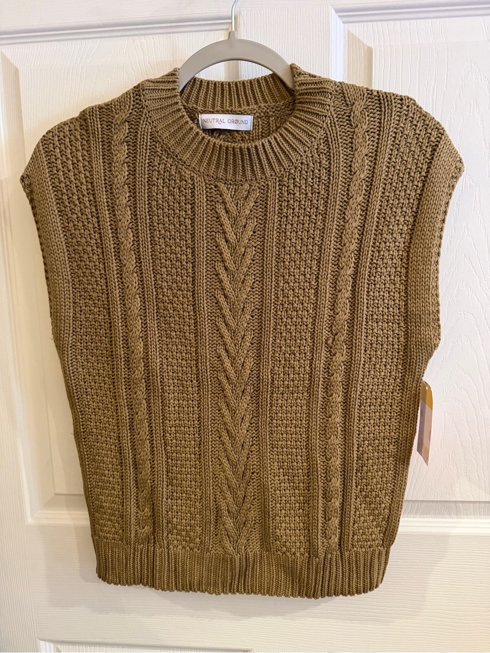 NWT Women’s Brown Cable-Knit Sweater Vest